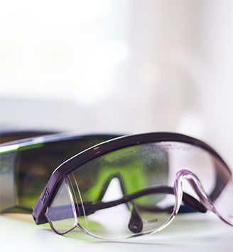 Laserbehandlung Schutz durch Laserbrillen